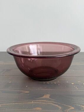 Vintage cranberry glass mixing bowl
Pyrex 322